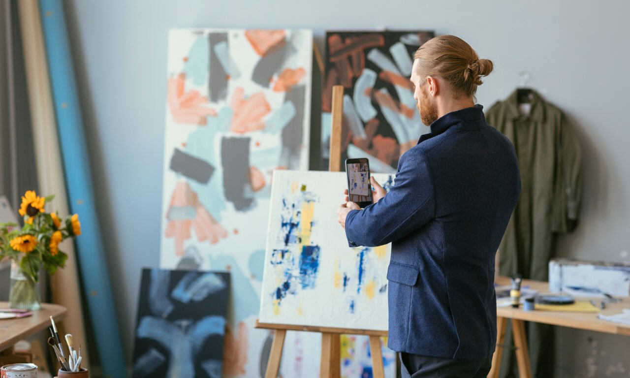 Arte y Negocios: Cómo la Creatividad Artística Puede Inspirar Soluciones Innovadoras